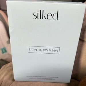 BN: Silked Satin Pillow Sleeve